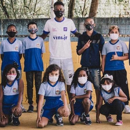 Instituto Vini Jr. comemora convocação do craque para a Copa do Mundo