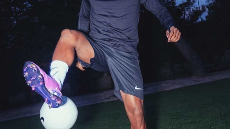 The sensational footwear powering Rodrygo’s performance in the 2022–23 season is none other than the cutting-edge Nike Phantom GX SE football boots, igniting anticipation and curiosity alike.