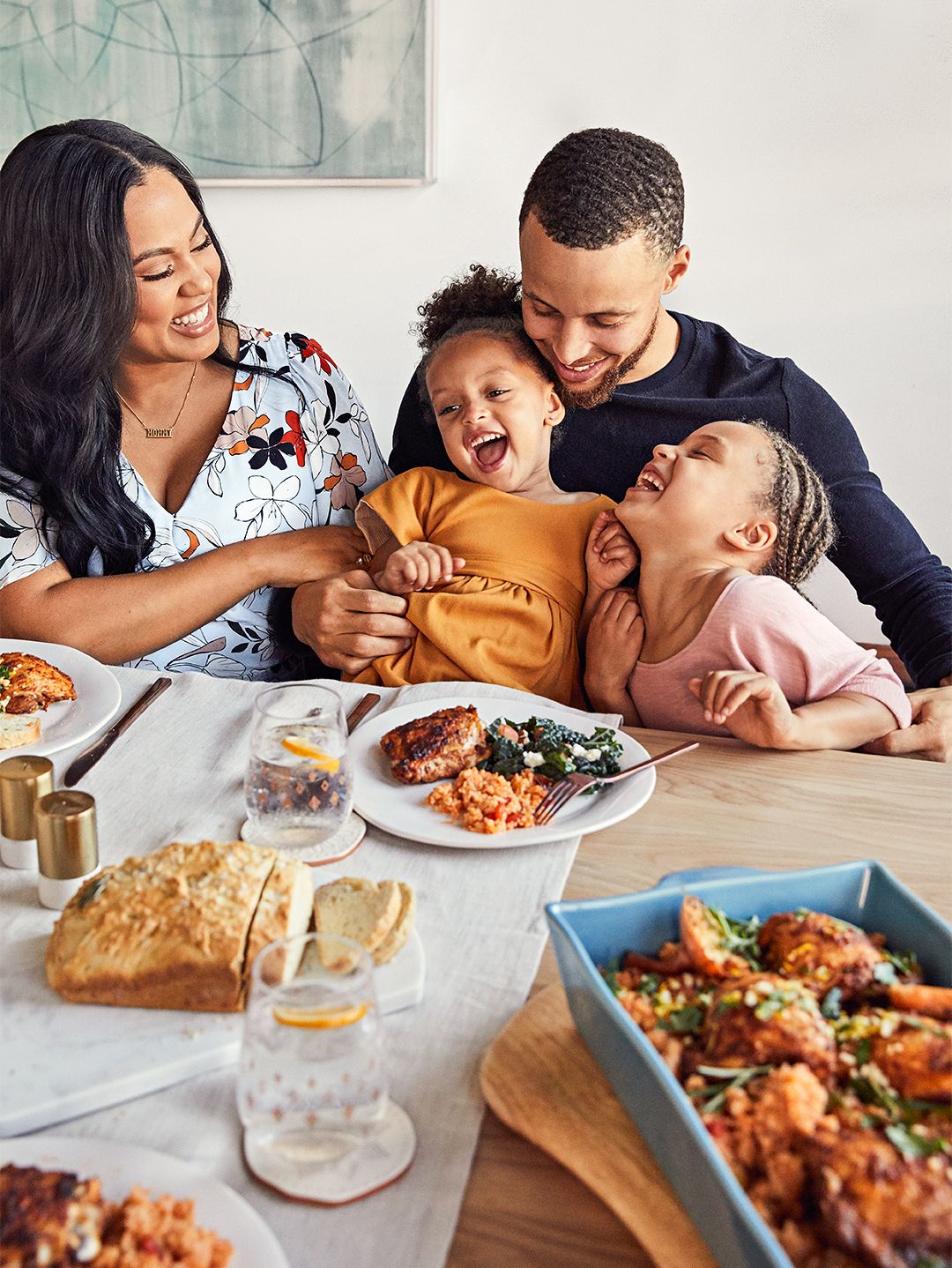 Take a Seat with Us at Ayesha and Stephen Curry's Dinner Table | Family  dinner, The curry family, Family eating