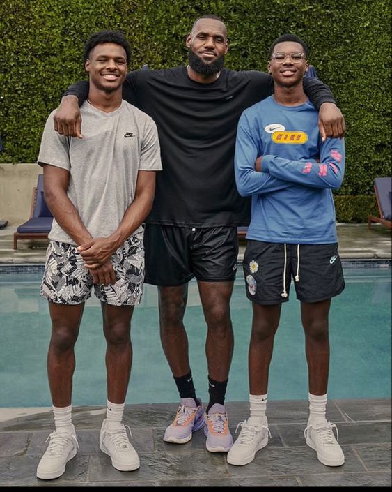 likhoa introducing the talented young man of lebron james compared to his twin version by the world bronny james 65478c048e600 Introducing the talented young man of Lebron James, compared to his twin version by the world - Bronny James