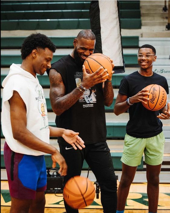 likhoa introducing the talented young man of lebron james compared to his twin version by the world bronny james 65478c05f2c4a Introducing the talented young man of Lebron James, compared to his twin version by the world - Bronny James