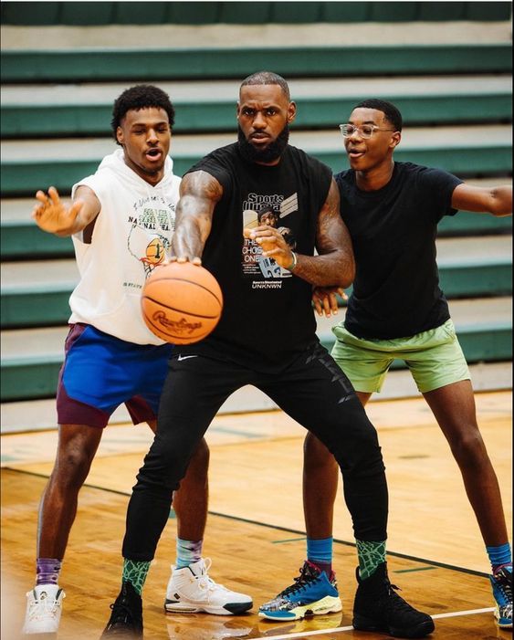 likhoa introducing the talented young man of lebron james compared to his twin version by the world bronny james 65478c073d2cd Introducing the talented young man of Lebron James, compared to his twin version by the world - Bronny James