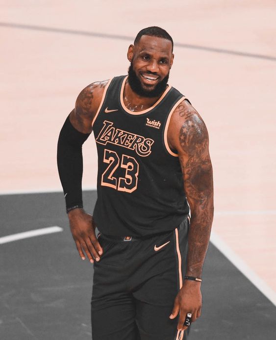likhoa lebron james shares memorable moments in his long journey over the past years from his first match to his current king position 654209fbf2edd Lebron James Shares Memorable Moments In His Long Journey Over The Past 20 Years From His First Match To His Current King Position.