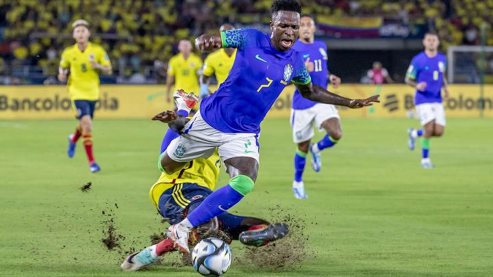 Brasileiros lamentam nova lesão de Vinicius Junior, que sentiu a coxa na Colômbia