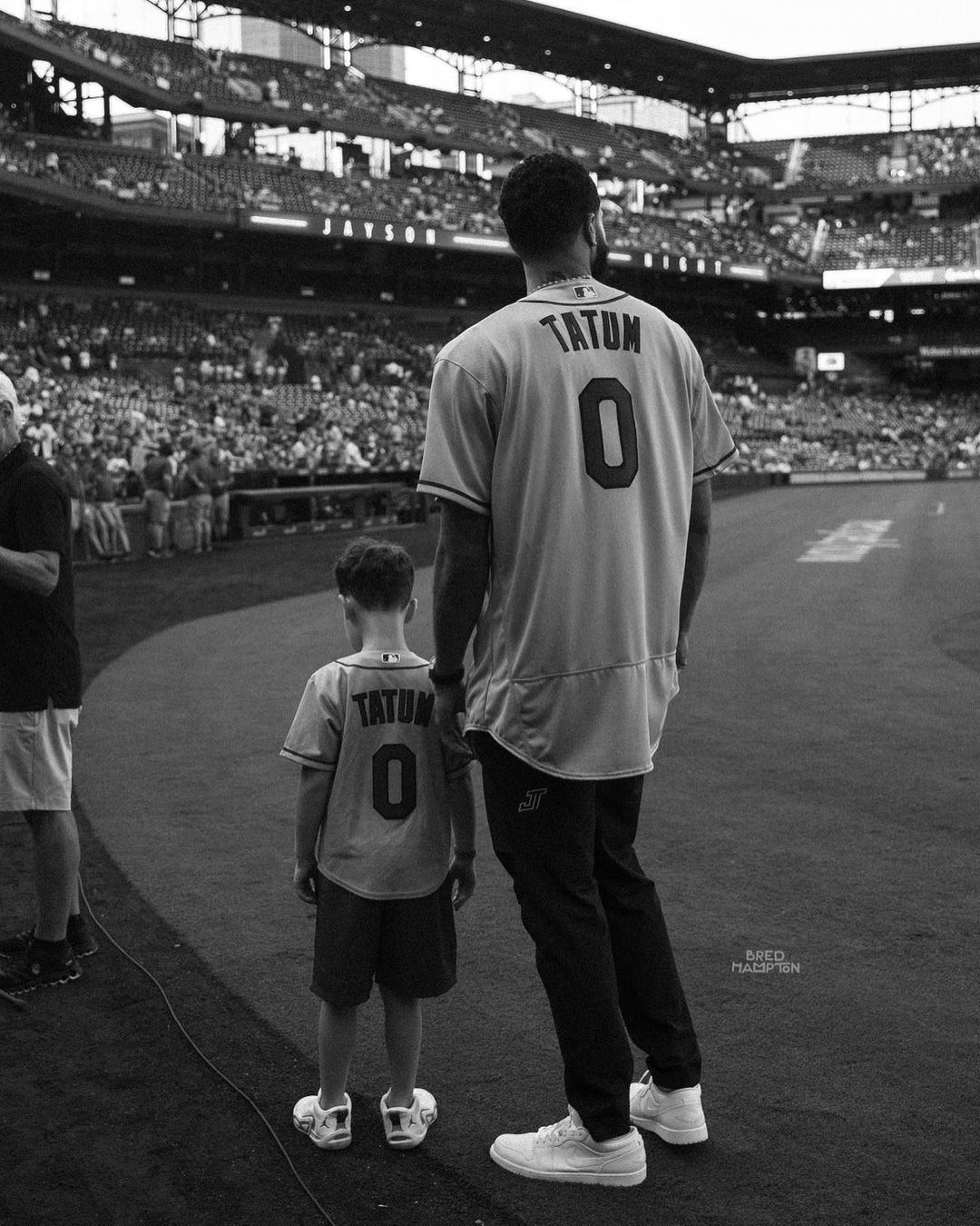 Father-son relation! The son of Jayson Tatum Deuce hands him the most adorable award ever