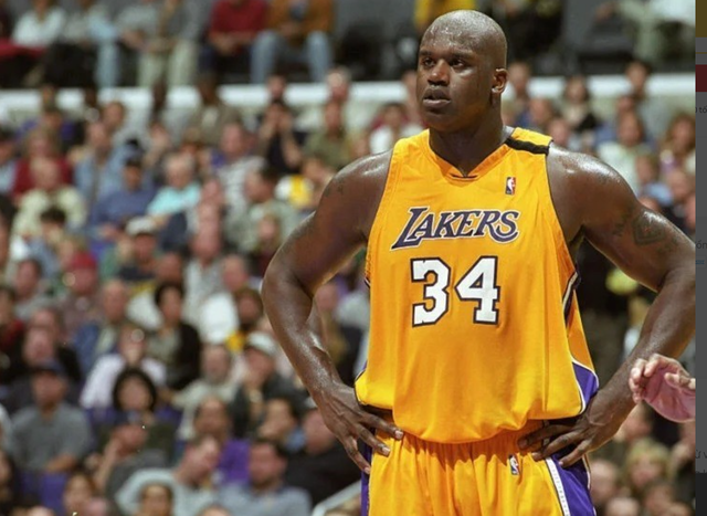 Shaquille O'Neal tỏ thái độ khi Miami Heat treo áo có số Michael Jordan- Ảnh 2.